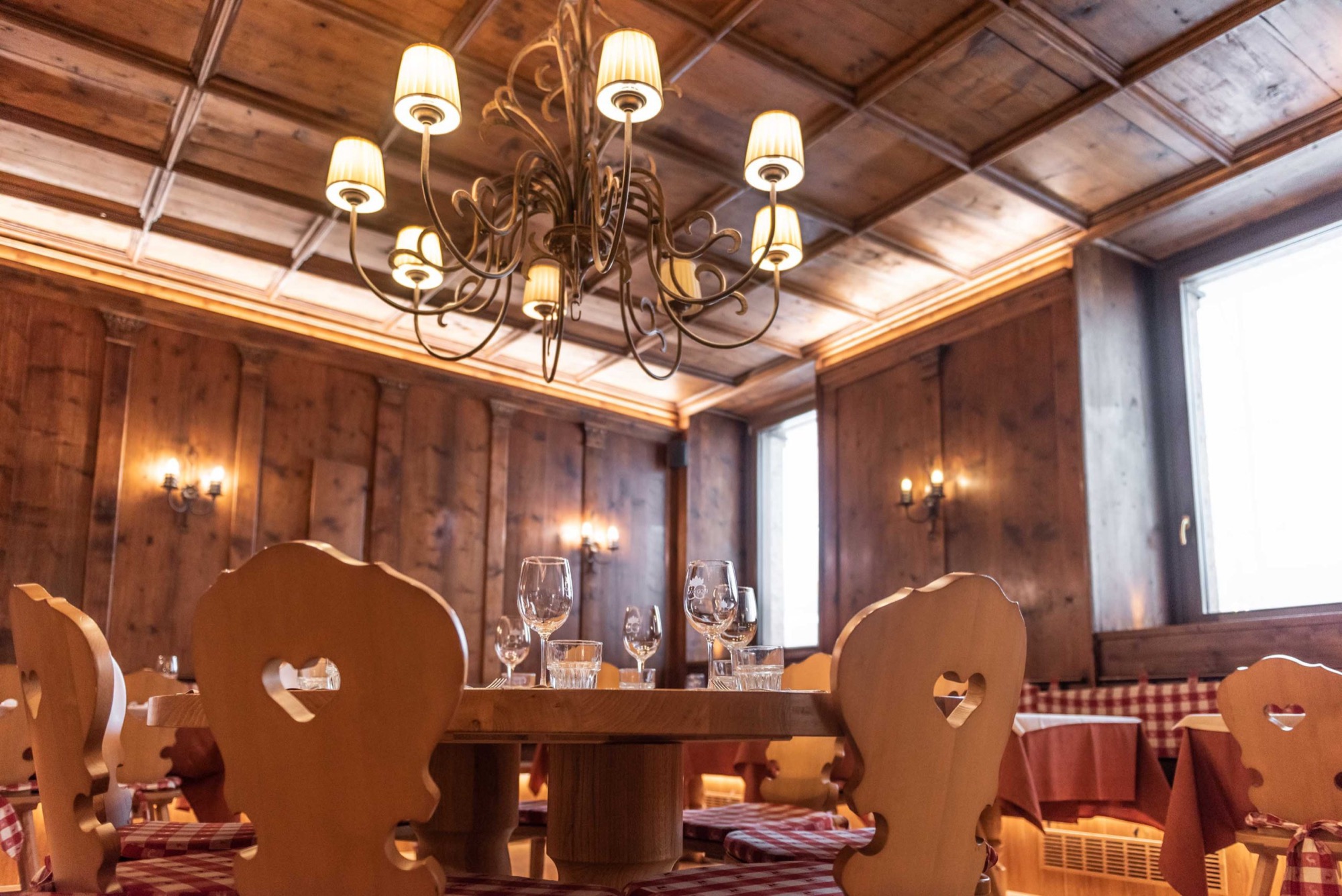 La sala della stube storica in legno di Ca' dei Gobj